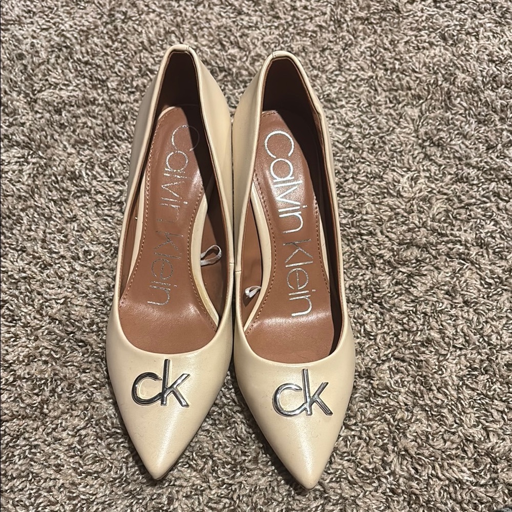 Calvin Klein Women's Cream Pumps